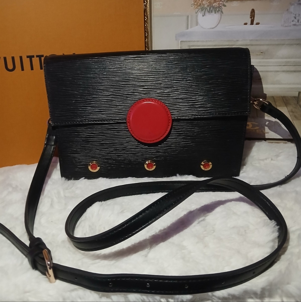Louis Vuitton Black Epi Crossbody Clutch Bag